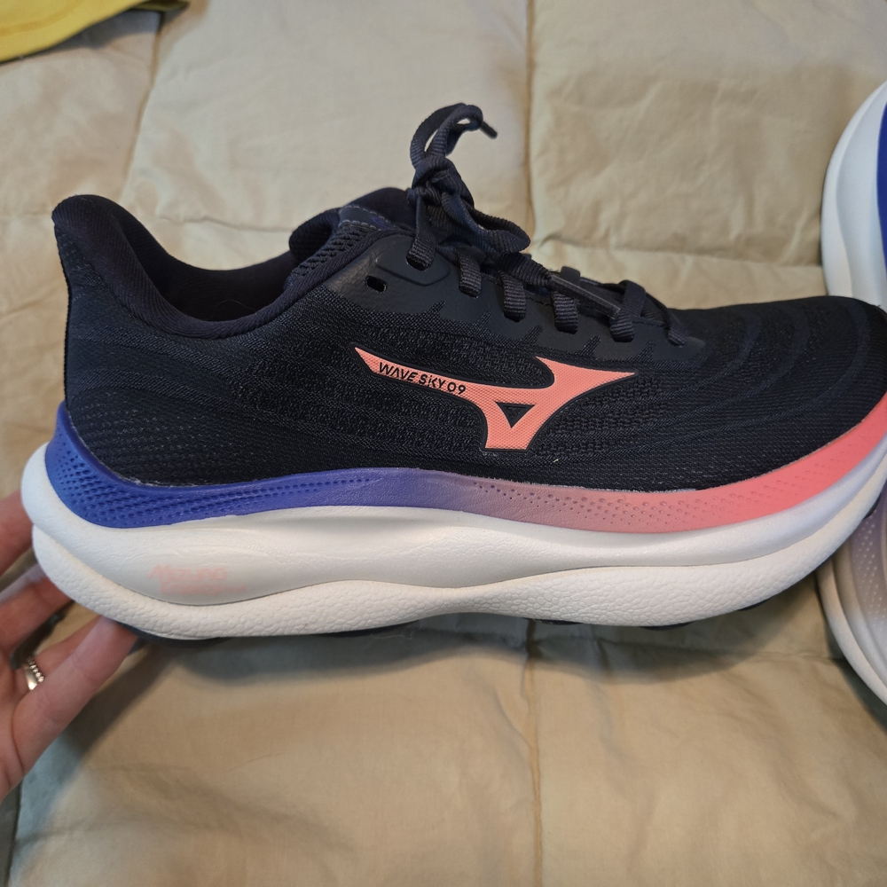 Mizuno Women's Wave Sky 9 Running Shoes - Size 7B